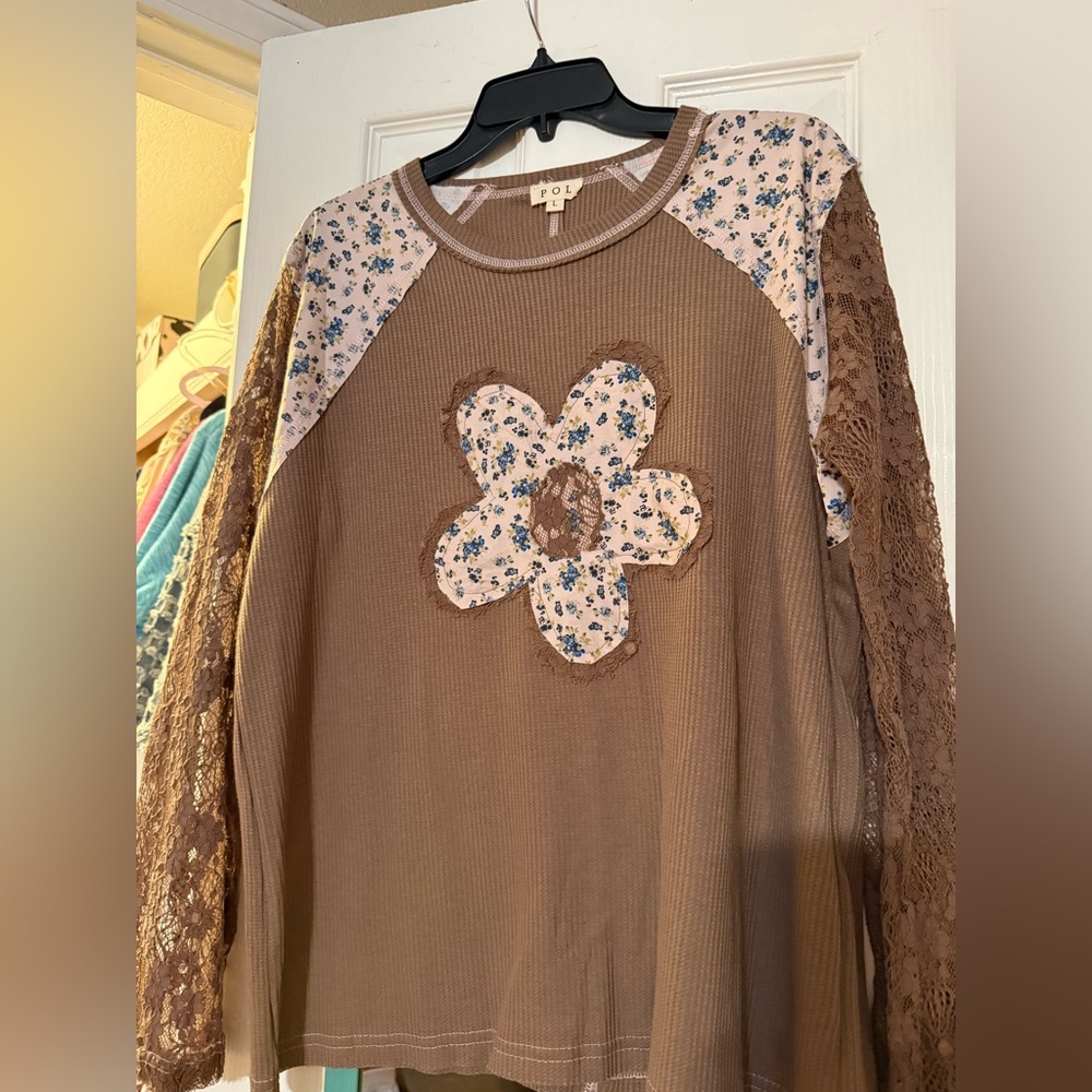 POL Brown Floral Applique Lace Sleeve Top